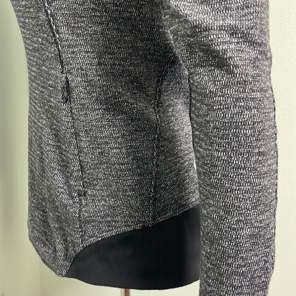 Lululemon Women Runderful Gray Fitted Running Top Half Zip Pullover Size 4 Small - Picture 5 of 9